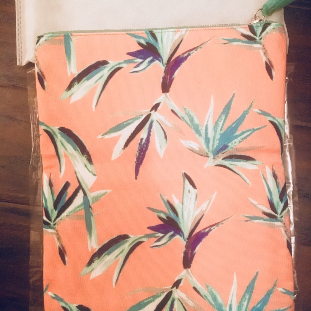 NEW! Gorgeous Large Fold-over Reversible Clutch 😎 - Picture 4 of 8
